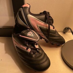 Girls pink and black cleats Vizani youth size 4